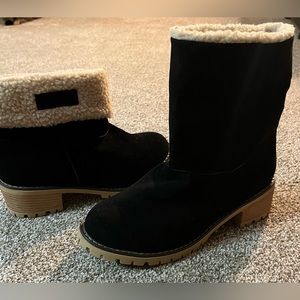 Black Size 10 (42) boots. Brand new and have never been worn. By Libyi. Cuff.